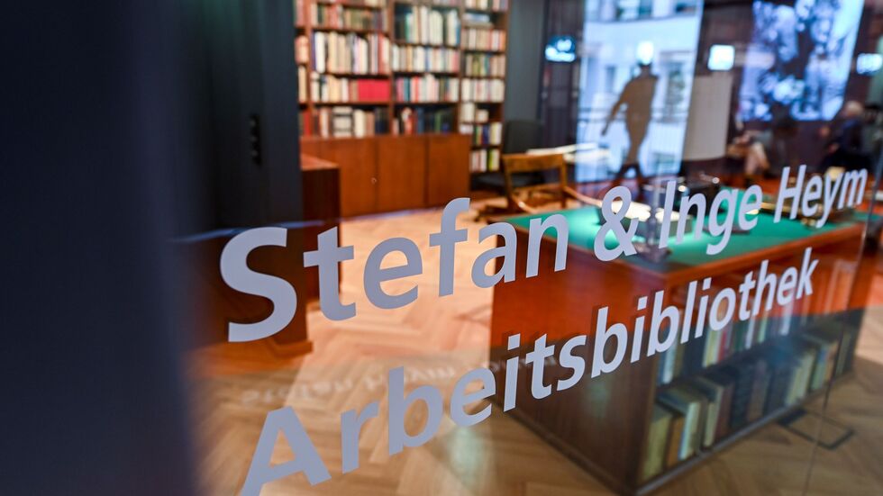 Chemnitz pflegt das Vermächtnis des hier geborenen Schriftstellers Stefan Heym (1913-2001) u.a. mit einem Forschungs- und Ausstellungsforum zu seinem Leben und Werk. (Archivbild)