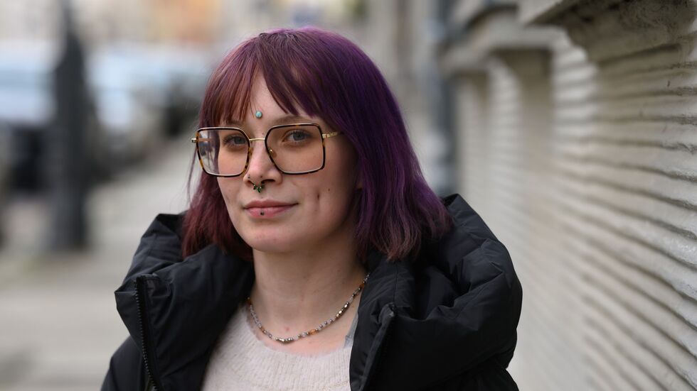 Die alleinerziehende Mutter hätte gern wieder im alten Job gearbeitet. Doch wegen ihres pflegebedürftigen Kindes fand sie trotz vieler Bewerbungen keine neue Stelle. Die alleinerziehende Mutter hätte gern wieder im alten Job gearbeitet. Doch wegen ihres pflegebedürftigen Kindes fand sie trotz vieler Bewerbungen keine neue Stelle.