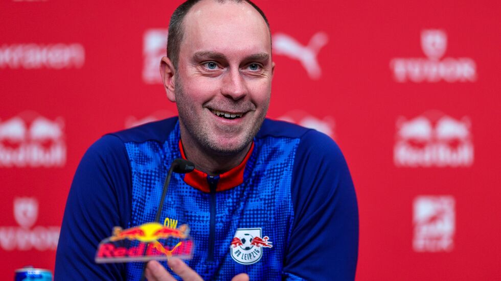 Ole Werner spricht während der Pressekonferenz. (Archivbild)
