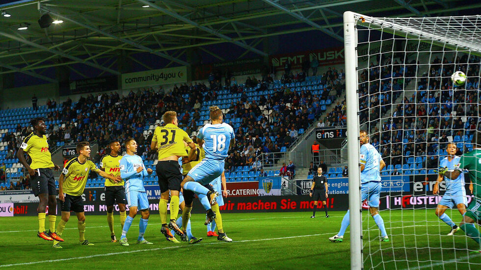 Der CFC unter­liegt unglück­lich mit 1:2 gegen Köln (Foto: imago/Kruczynski)