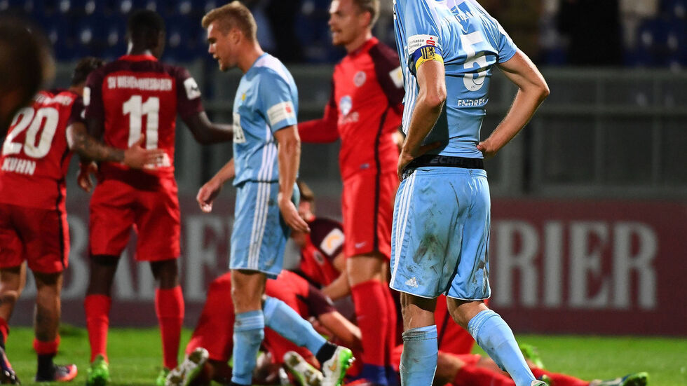 Enttäuschte Chemnitzer in Wiesbaden (Foto: imago/Jan Huebner)