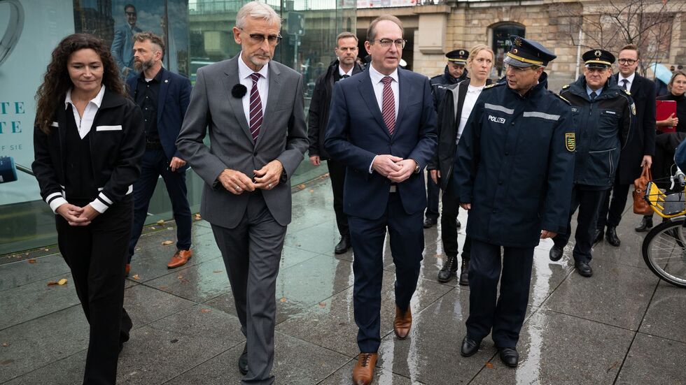 Bundesinnenminister Alexander Dobrindt (CSU) besuchte die Citywache von Polizei und Stadt in Dresden. Bundesinnenminister Alexander Dobrindt (CSU) besuchte die Citywache von Polizei und Stadt in Dresden.