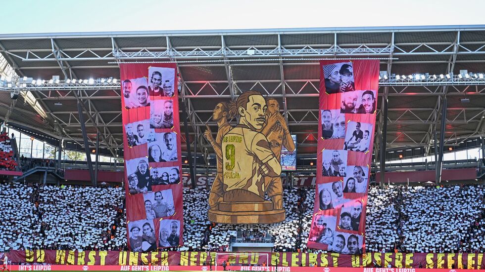 HSV-Kapitän Yussuf Poulsen wird bei RB Leipzig als Rekordspieler verabschiedet. Die Leipziger Fans widmeten dem Dänen eine große Choreografie.  HSV-Kapitän Yussuf Poulsen wird bei RB Leipzig als Rekordspieler verabschiedet. Die Leipziger Fans widmeten dem Dänen eine große Choreografie.