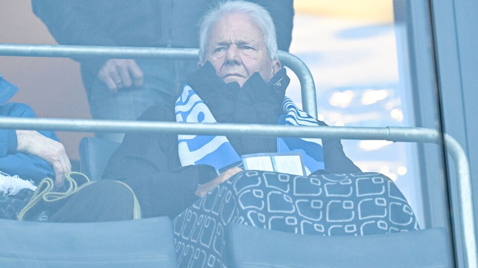 Hoffenheims Mäzen Dietmar Hopp muss sich Fanproteste gegen seinen Freund Roger Wittmann ansehen.