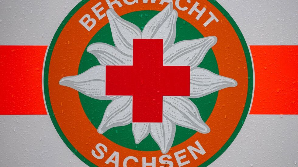 DRK-Bergwacht trainiert Rettung aus Skilift. (Archivbild)