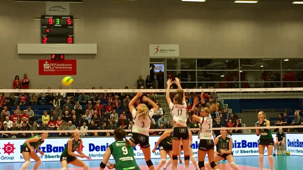 DSC gewinnt in der Königs­klasse gegen Jekate­r­in­burg (Foto: Redak­tion) DSC gewinnt in der Königsklasse gegen Jekaterinburg (Foto: Redaktion)