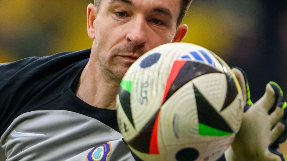  Torwart Martin Männel war in Verl bester Auer. (Archivbild)