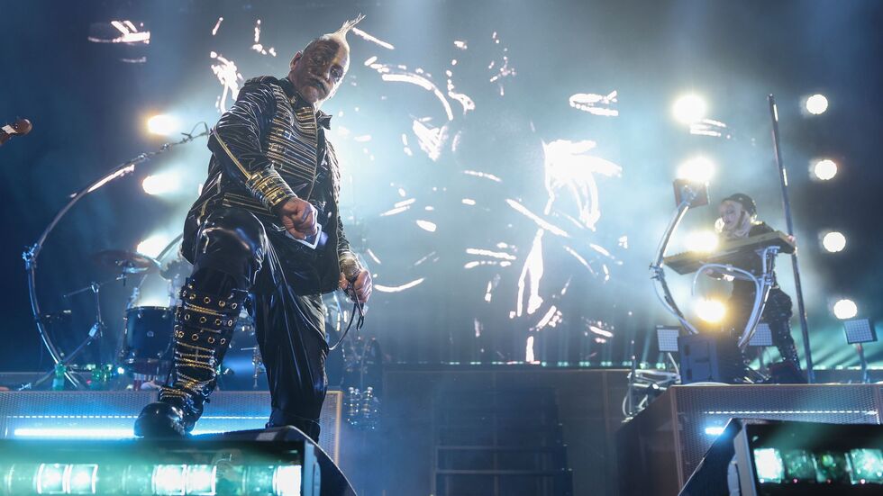 Till Lindemann spielt mit wuchtigem Sound zum Tourauftakt vor mehr als 10.000 Menschen. Till Lindemann spielt mit wuchtigem Sound zum Tourauftakt vor mehr als 10.000 Menschen.