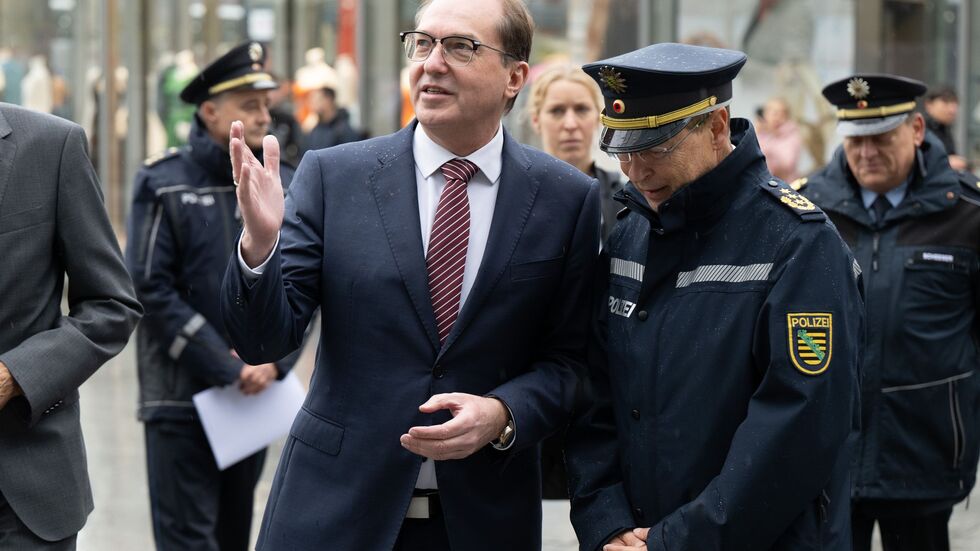 Bundesinnenminister Alexander Dobrindt (CSU) besuchte die Citywache von Polizei und Stadt in Dresden. Bundesinnenminister Alexander Dobrindt (CSU) besuchte die Citywache von Polizei und Stadt in Dresden.