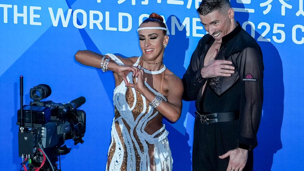 Bei ihrem letzten Profi-Wettkampf hat das Erfolgs-Duo Marius-Andrei Balan und Kristina Moshenska in der Nacht zu Sonntag in Leipzig seinen fünften WM-Titel im Latein-Tanz geholt. Sie hatten bereits im August Gold bei den World Games in China gewonnen. (Archivbild) Bei ihrem letzten Profi-Wettkampf hat das Erfolgs-Duo Marius-Andrei Balan und Kristina Moshenska in der Nacht zu Sonntag in Leipzig seinen fünften WM-Titel im Latein-Tanz geholt. Sie hatten bereits im August Gold bei den World Games in China gewonnen. (Archivbild)