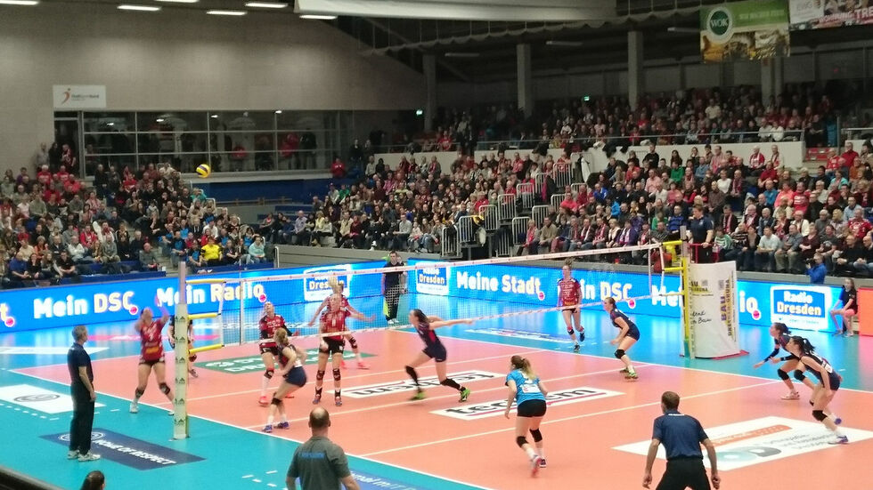 Der DSC gewinnt klar mit 3:0 gegen Wiesbaden. (Foto: Redak­tion) Der DSC gewinnt klar mit 3:0 gegen Wiesbaden. (Foto: Redaktion)