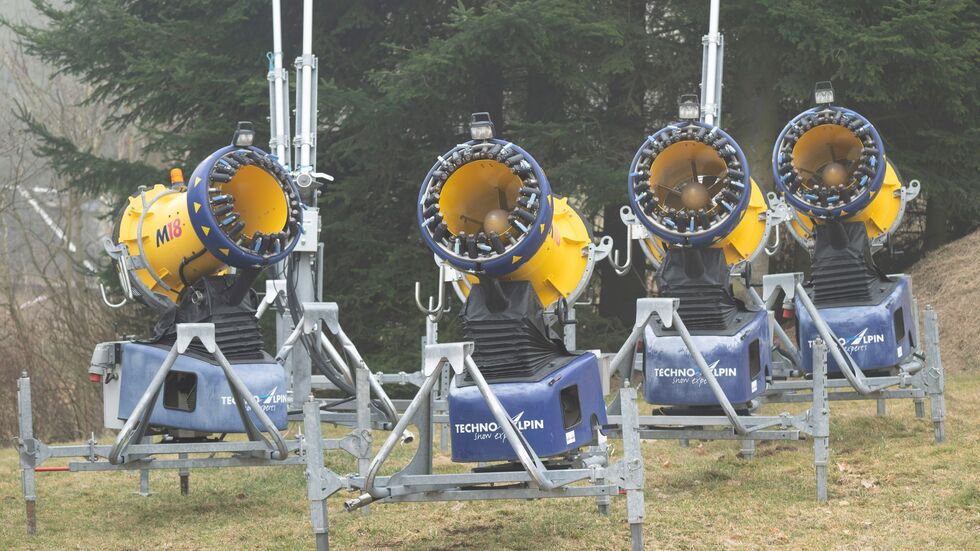 In Sachsens Skigebieten werden die Schneekanonen angeworfen. (Archivbild) In Sachsens Skigebieten werden die Schneekanonen angeworfen. (Archivbild)