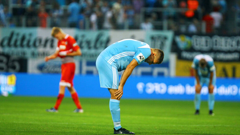 Lange Gesichter bei CFC-Spieler Daniel Frahn nach der ersten Heimnie­der­lage Lange Gesichter bei CFC-Spieler Daniel Frahn nach der ersten Heimniederlage