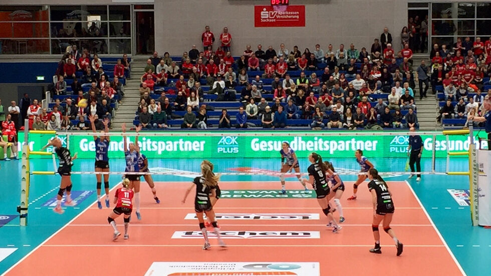 Die DSC-Volley­bal­le­rinnen mussten bereits im Pokal-Viertel­fi­nale die Segel strei­chen Die DSC-Volleyballerinnen mussten bereits im Pokal-Viertelfinale die Segel streichen