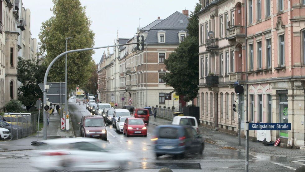 Die Straße war nach mehreren Straßeneinbrüchen zunächst gesperrt worden.
