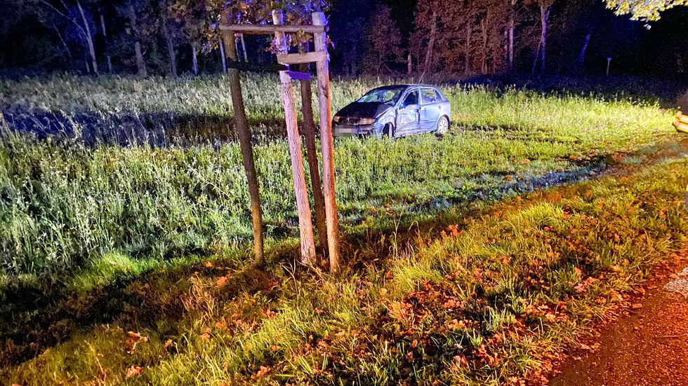 Die Autofahrerin wurde bei dem Unfall verletzt. Die Autofahrerin wurde bei dem Unfall verletzt.