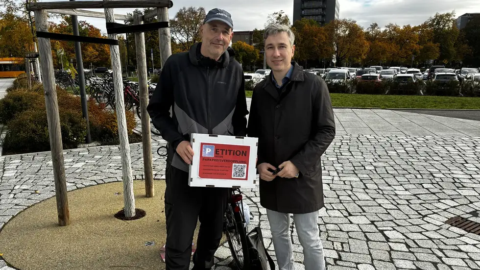 Der Initiator der Petition Torsten Küllig mit Baubürgermeister Stephan Kühn Der Initiator der Petition Torsten Küllig mit Baubürgermeister Stephan Kühn