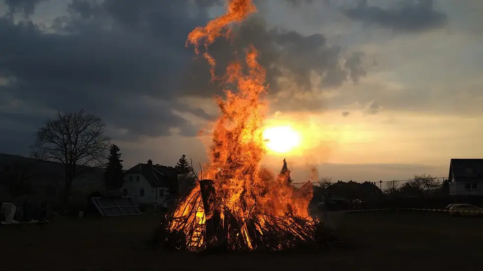 Auch in Kleinneuschönberg wird am Donnerstag wieder ein Hexenfeuer entzündet.
