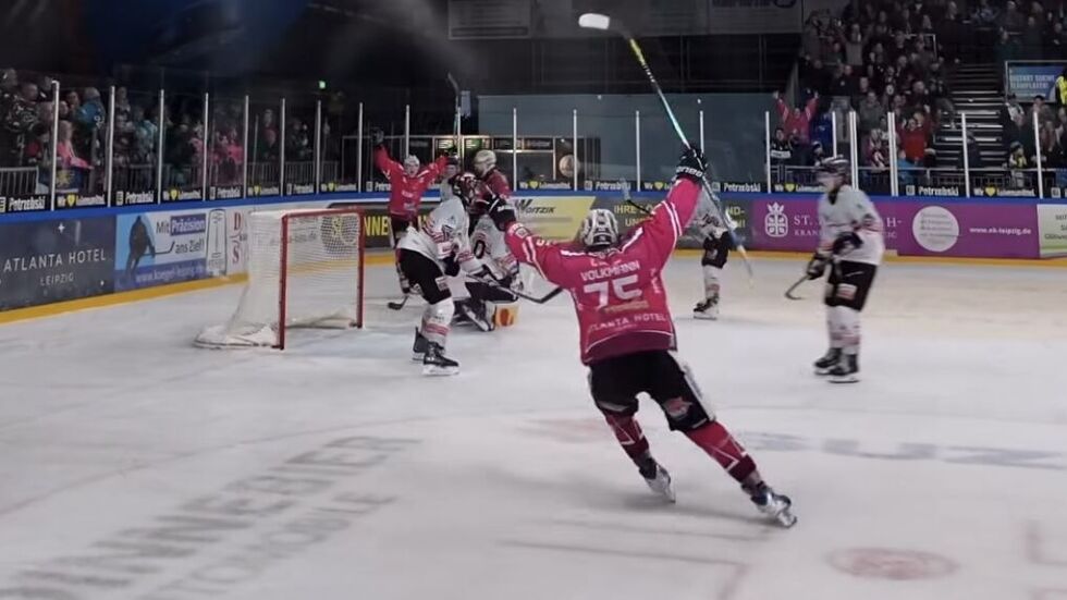 Jubel im Anona Icedome: Die KSW Icefighters Leipzig haben zum ersten Mal in dieser Saison zuhause gewonnen.