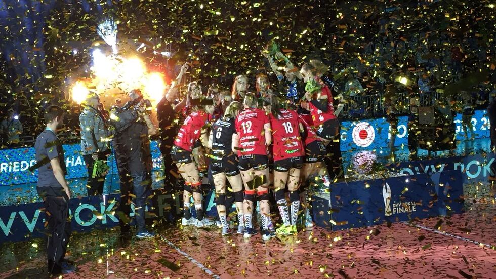 Die DSC-Volleyballerinnen haben zum fünften Mal den DVV-Pokal gewonnen