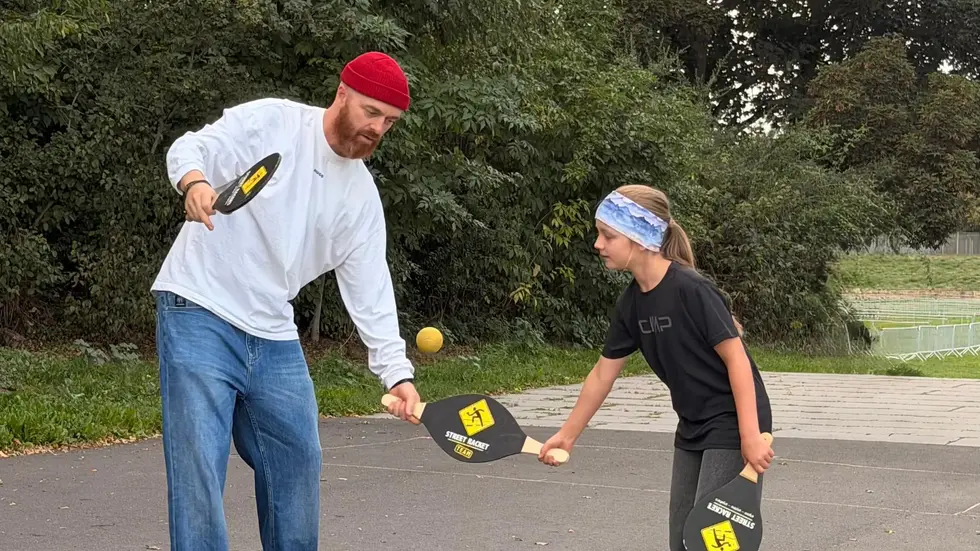 Initiator der German Opens David Senf organsiert auch die offenen Treffen (dienstags 17 Uhr) und nimmt auch gerne seine Tochter mit aufs Feld! Initiator der German Opens David Senf organsiert auch die offenen Treffen (dienstags 17 Uhr) und nimmt auch gerne seine Tochter mit aufs Feld!