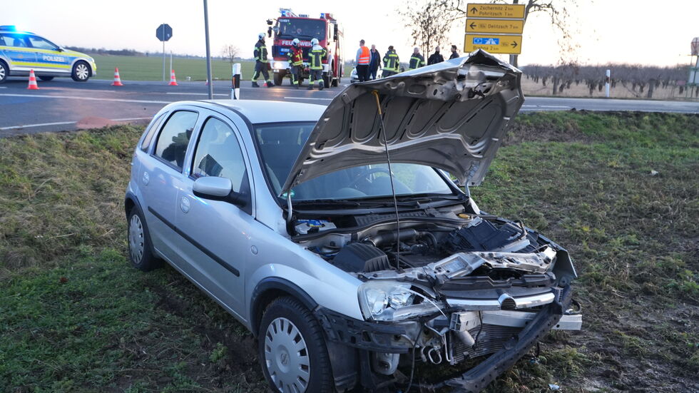 Eins der schwer beschädigten Unfall-Autos.