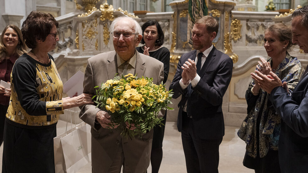 Herbert Uhlig (99) aus Gornsdorf war sichtlich gerührt. Er holte den Preis in der Kategorie "Heimat". 