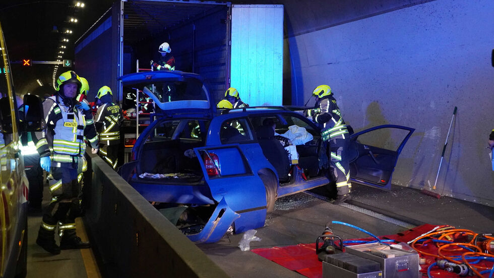 Die Rettungskräfte proben den Ernstfall.