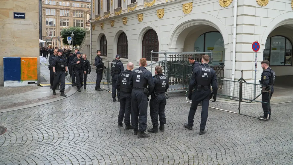 Die Polizei sicherte die Veranstaltung mit knapp 100 Beamten ab. Die Polizei sicherte die Veranstaltung mit knapp 100 Beamten ab.