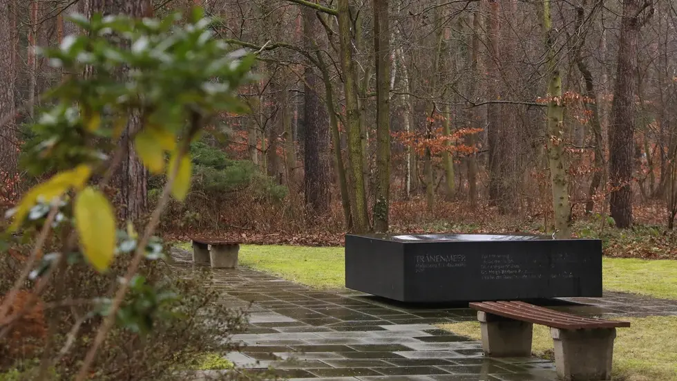 Auf dem Heidefriedhof wurden jetzt zwei unbekannte Massengräber entdeckt