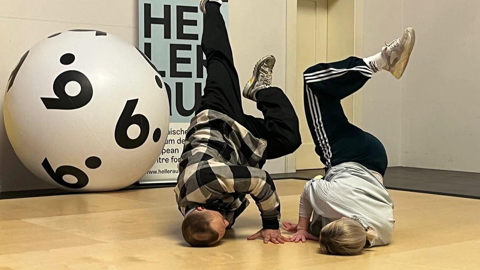 Hip-Hopper Philip tanzt mit Ex-Palucca-Schülerin Cindy - ähnlich wie im ausverkauften Tanz-Battle Hip-Hopper Philip tanzt mit Ex-Palucca-Schülerin Cindy - ähnlich wie im ausverkauften Tanz-Battle