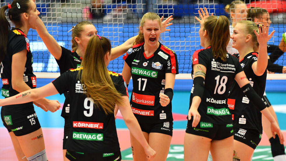 Der DSC um Nationalspielerin Camilla Weitzel 
jubelt über den Final-Einzug, Foto (c): imago images / Hentschel Der DSC um Nationalspielerin Camilla Weitzel 
jubelt über den Final-Einzug, Foto (c): imago images / Hentschel