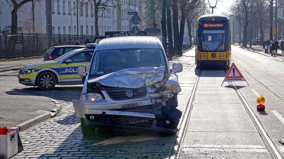Für Straßenbahnen war zunächst kein Durchkommen mehr.