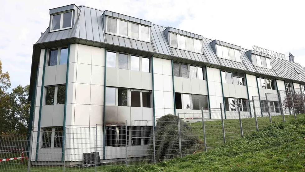 Das Spreehotel unmittelbar nach einem der beiden Brandanschläge Das Spreehotel unmittelbar nach einem der beiden Brandanschläge