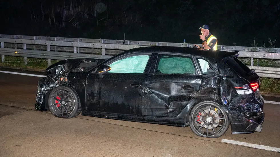 Auch der Audi wurde bei dem Crash stark in Mitleidenschaft gezogen.