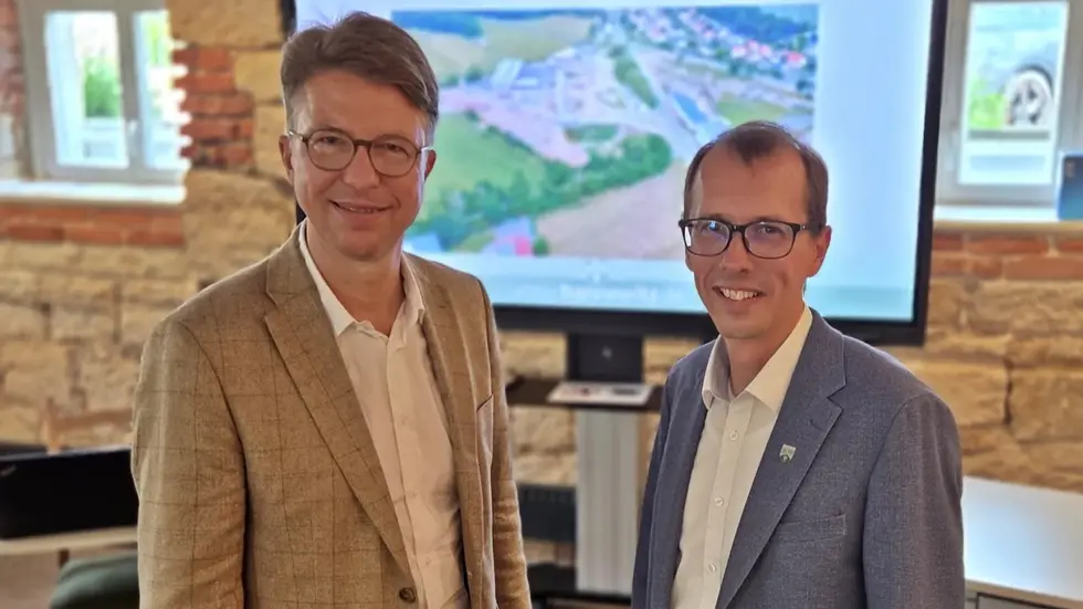 Prof. Uwe Platzbecker (l.), Medizinischer Vorstand am Uniklinikum Dresden, und der Bannewitzer Bürgermeister Heiko Wersig