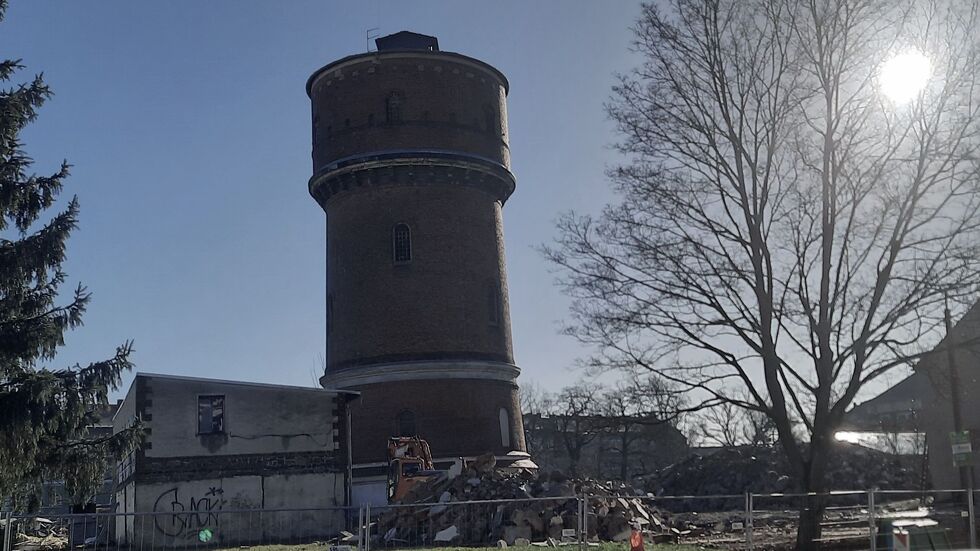 Der historische, etwa 32 Meter hohe Wurzener Wasserturm wird derzeit zur Musikschule umgebaut.