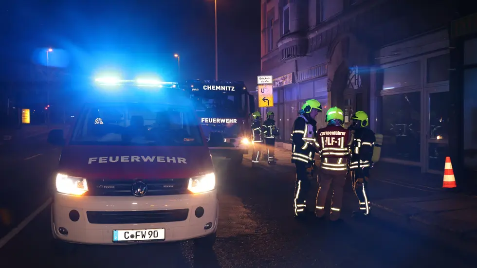 Gelöst wurde das Problem, indem das Gebäude durchgelüftet wurde.
Gelöst wurde das Problem, indem das Gebäude durchgelüftet wurde.