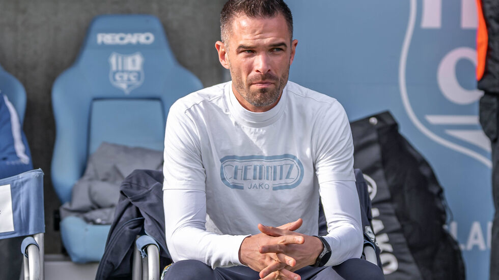 CFC Trainer Benjamin Duda mit Sorgenfalten 