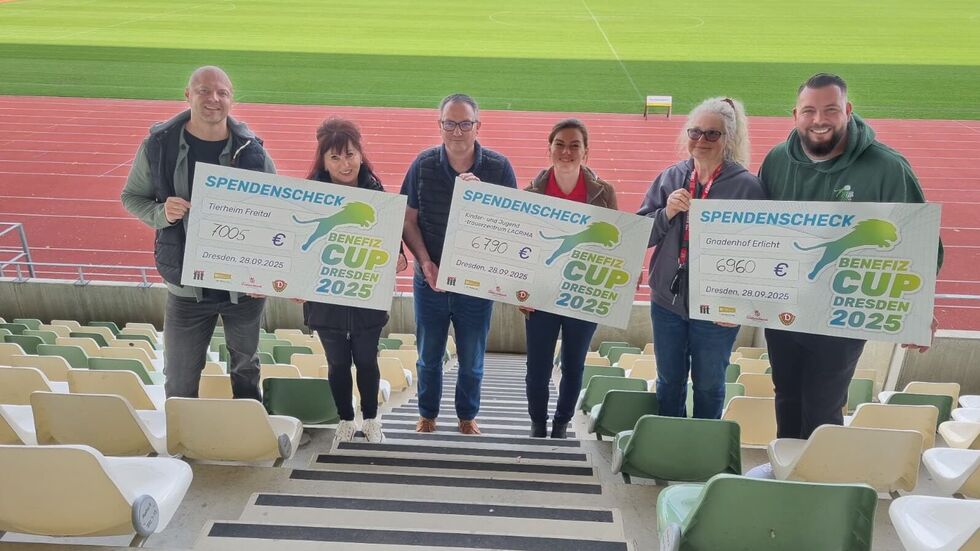 Bei der Spendenübergabe war auch Sportbürgermeister Jan Donhauser dabei Bei der Spendenübergabe war auch Sportbürgermeister Jan Donhauser dabei