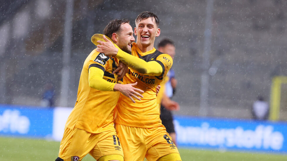 Dynamo jubelt über den 2:0-Auswärtssieg in Mannheim 