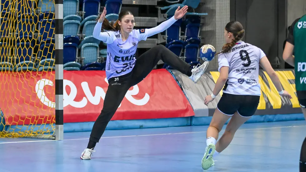 Alexandra Humpert pariert bei der EHF European League Qualifikation gegen Antea Jerkovic (Dalmantika Ploce, 09)