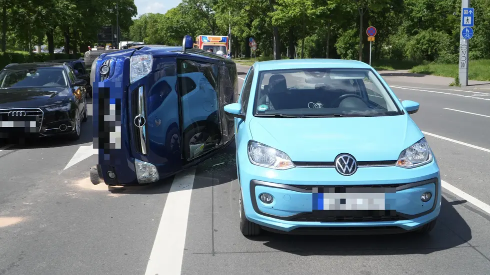 Die Unfallstelle am Dienstagmittag gegenüber vom Völkerschlachtdenkmal.