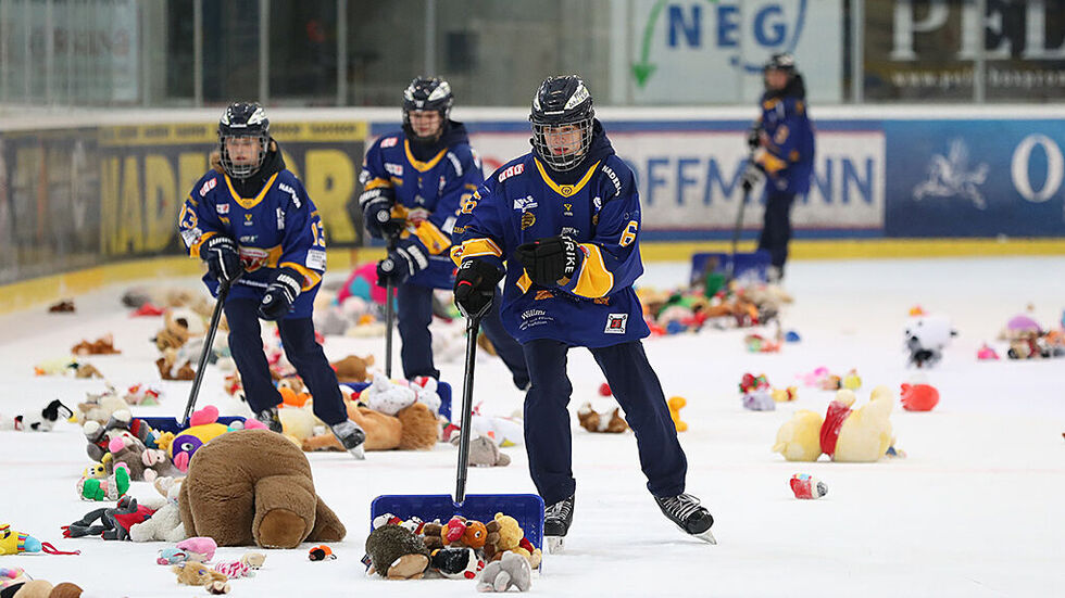 Auch 2024 flogen die Kuscheltiere.
