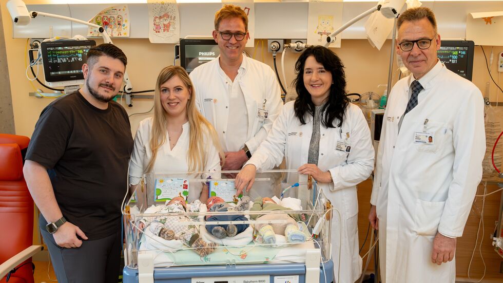 Für die Eltern Markus und Synthia beginnt mit der baldigen Entlassung nach Hause eine aufregende Zeit. Zwei Geschwisterkinder freuen sich darauf, dass es zu Hause in Dippoldiswalde bald noch turbulenter zugeht. 

