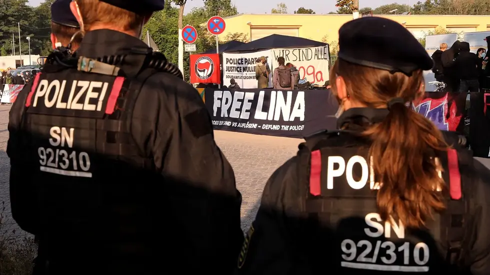 Gegen die Verurteilung der Linksextremistin gab es immer wieder Proteste. Gegen die Verurteilung der Linksextremistin gab es immer wieder Proteste.