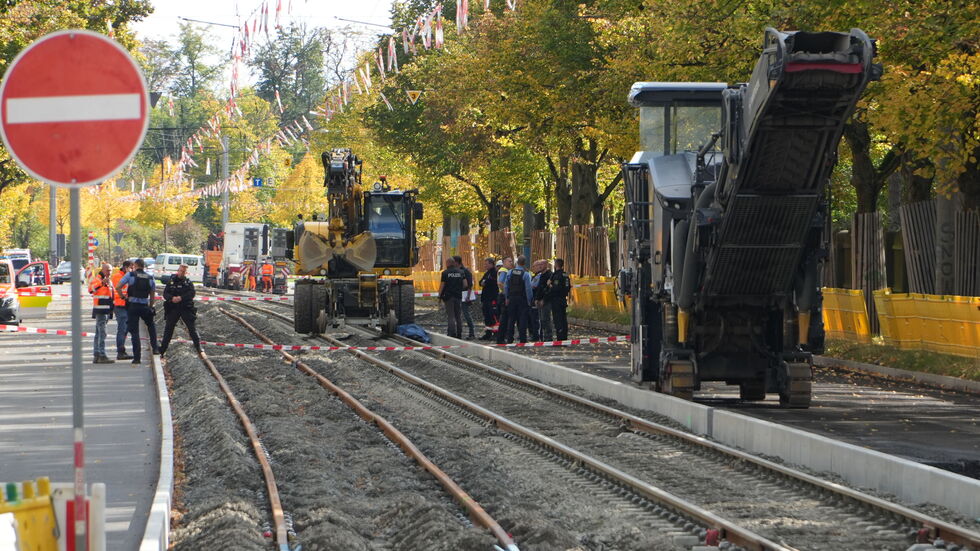 Die Unfallstelle auf der Prager Straße am Montagmittag. Die Unfallstelle auf der Prager Straße am Montagmittag.