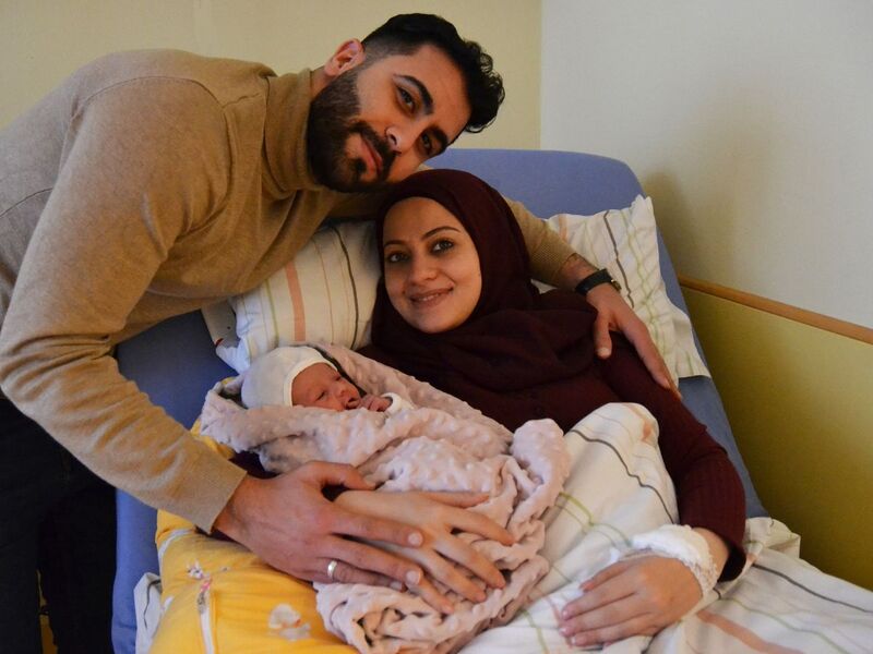 Für die Eltern Sara und Ahmad ist Elsa das erste Kind.