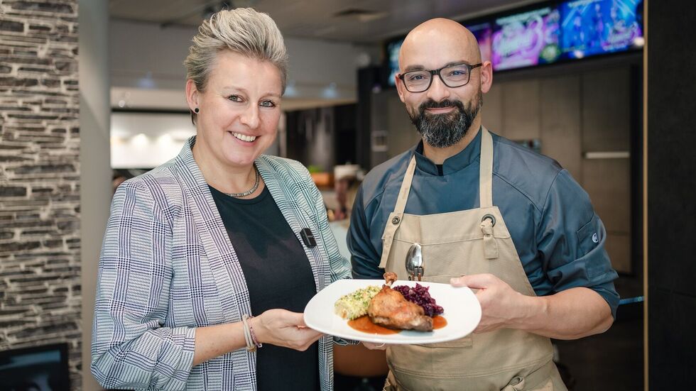 Die gastronomische Leiterin Janine Bormann und Küchenchef Sven Kasimir Die gastronomische Leiterin Janine Bormann und Küchenchef Sven Kasimir
