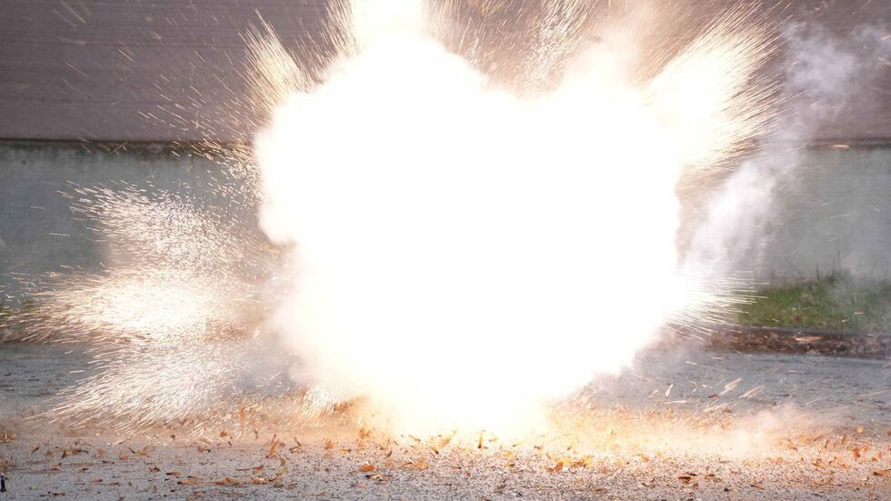 Ein explodierender Böller (Symbolbild).
